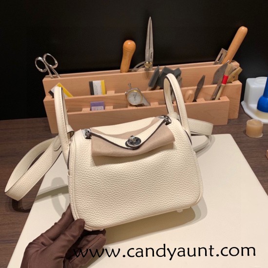 Hermes Mini Lindy Clemence I2 /Nata Silver Hardware 051 Hermes Mini Lindy Clemence I2 /Nata Silver Hardware 051