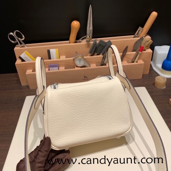 Hermes Mini Lindy Clemence I2 /Nata Silver Hardware 051 Hermes Mini Lindy Clemence I2 /Nata Silver Hardware 051