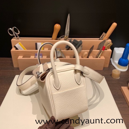Hermes Mini Lindy Clemence I2 /Nata Silver Hardware 051 Hermes Mini Lindy Clemence I2 /Nata Silver Hardware 051