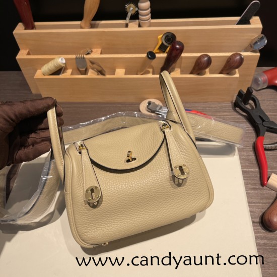 Hermes Mini Lindy Clemence S2/ Trench Gold Hardware 058 Hermes Mini Lindy Clemence S2/ Trench Gold Hardware 058