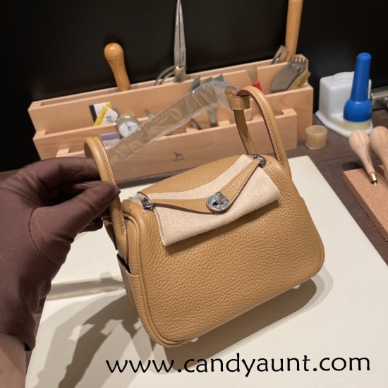 Hermes Mini Lindy Clemence 4B /Biscuit Silver Hardware 062 Hermes Mini Lindy Clemence 4B /Biscuit Silver Hardware 062