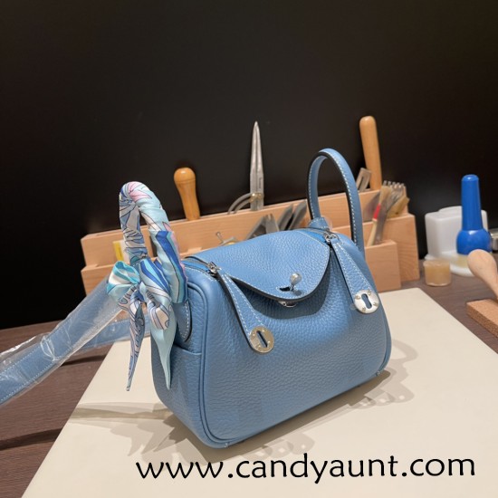 Hermes Mini Lindy Clemence 1Z /Jaune Poussin Gold Hardware 064 Hermes Mini Lindy Clemence 1Z /Jaune Poussin Gold Hardware 064