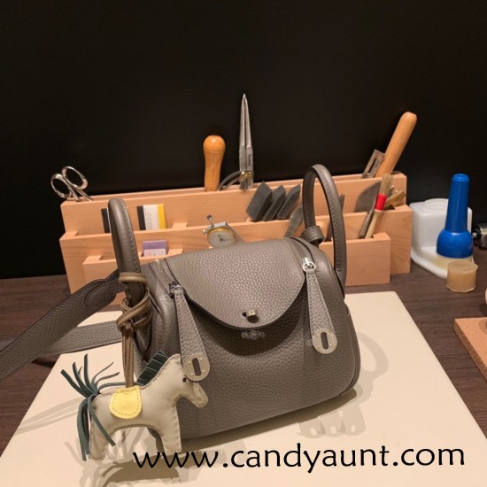 Hermes Mini Lindy Clemence 8F /Etain Silver Hardware 066 Hermes Mini Lindy Clemence 8F /Etain Silver Hardware 066