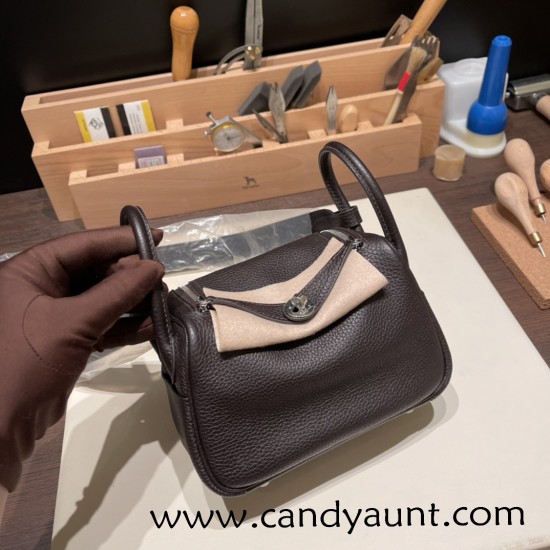 Hermes Mini Lindy Clemence 46 /Ebene Silver Hardware 070 Hermes Mini Lindy Clemence 46 /Ebene Silver Hardware 070