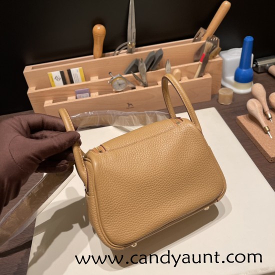 Hermes Mini Lindy Clemence 46 /Ebene Silver Hardware 071 Hermes Mini Lindy Clemence 46 /Ebene Silver Hardware 071