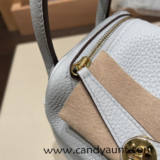 Hermes Mini Lindy Clemence 46 /Ebene Silver Hardware 072 Hermes Mini Lindy Clemence 46 /Ebene Silver Hardware 072