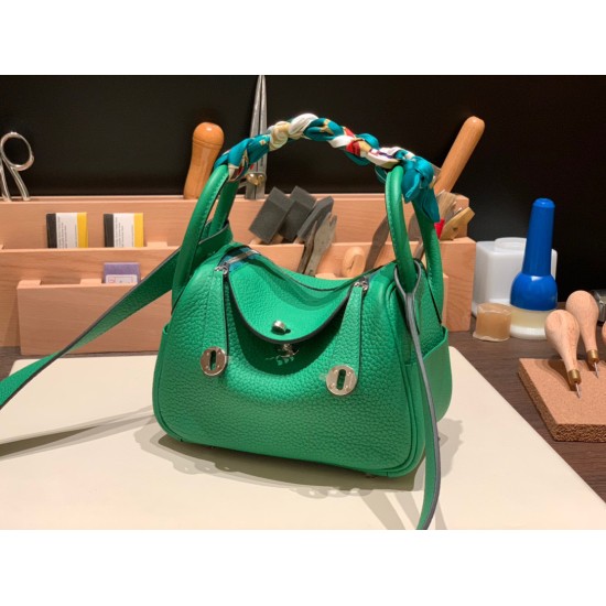 Hermes Mini Lindy Clemence 1K /Bambou Silver Hardware 075 Hermes Mini Lindy Clemence 1K /Bambou Silver Hardware 075