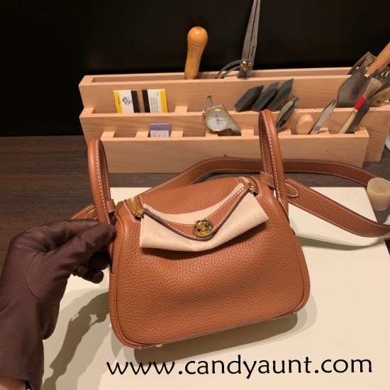 Hermes Mini Lindy Clemence 37/ Gold Gold Hardware 080 Hermes Mini Lindy Clemence 37/ Gold Gold Hardware 080