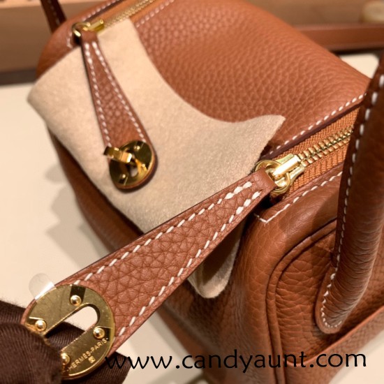 Hermes Mini Lindy Clemence 37/ Gold Gold Hardware 080 Hermes Mini Lindy Clemence 37/ Gold Gold Hardware 080