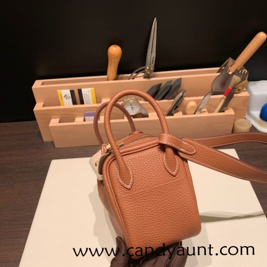 Hermes Mini Lindy Clemence 37/ Gold Gold Hardware 080 Hermes Mini Lindy Clemence 37/ Gold Gold Hardware 080