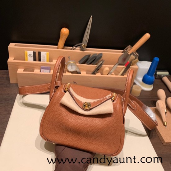 Hermes Mini Lindy Clemence 37/ Gold Gold Hardware 080 Hermes Mini Lindy Clemence 37/ Gold Gold Hardware 080