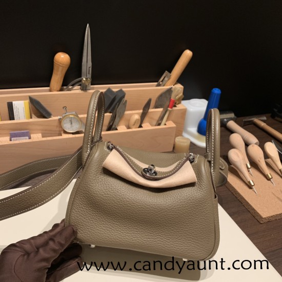 Hermes Mini Lindy Clemence 18/Étoupe Grey Silver Hardware 092 Hermes Mini Lindy Clemence 18/Étoupe Grey Silver Hardware 092