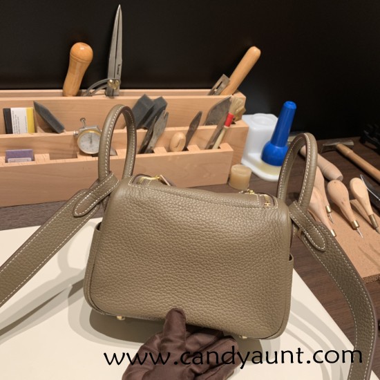 Hermes Mini Lindy Clemence 18/Étoupe Grey Gold Hardware 093 Hermes Mini Lindy Clemence 18/Étoupe Grey Gold Hardware 093