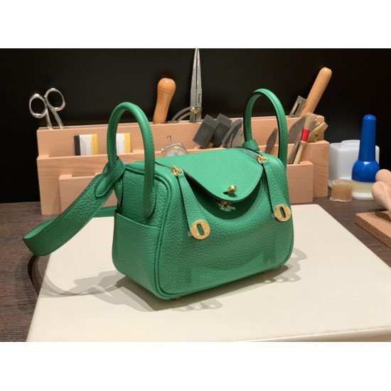 Hermes Mini Lindy Clemence 1K /Bambou Gold Hardware 095 Hermes Mini Lindy Clemence 1K /Bambou Gold Hardware 095