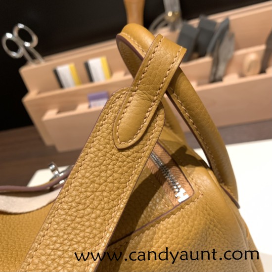 Hermes Mini Lindy Clemence 2S /Sesame Silver Hardware 096 Hermes Mini Lindy Clemence 2S /Sesame Silver Hardware 096