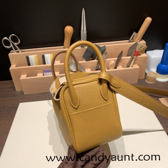 Hermes Mini Lindy Clemence 2S / Sesame Gold Hardware 097 Hermes Mini Lindy Clemence 2S / Sesame Gold Hardware 097
