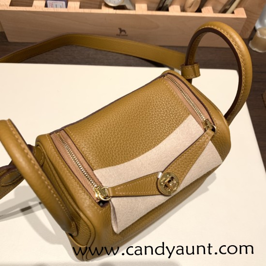 Hermes Mini Lindy Clemence 2S / Sesame Gold Hardware 097 Hermes Mini Lindy Clemence 2S / Sesame Gold Hardware 097