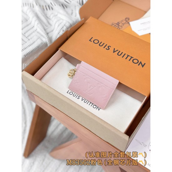 【M83562】ピンクエンボス パーソナライズドカスタム LV Charms 名刺入れ|Monogram Empreinte 牛革|ゴールドメタルチャーム 10.2×7.3×0.3cm 【M83562】ピンクエンボス パーソナライズドカスタム LV Charms 名刺入れ|Monogram Empreinte 牛革|ゴールドメタルチャーム 10.2×7.3×0.3cm