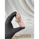 【M83562】ピンクエンボス パーソナライズドカスタム LV Charms 名刺入れ|Monogram Empreinte 牛革|ゴールドメタルチャーム 10.2×7.3×0.3cm 【M83562】ピンクエンボス パーソナライズドカスタム LV Charms 名刺入れ|Monogram Empreinte 牛革|ゴールドメタルチャーム 10.2×7.3×0.3cm