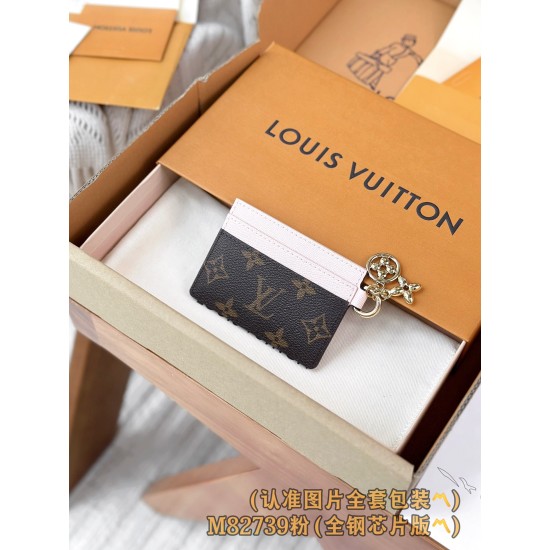【M82739】ピンク A 級全鋼 パーソナライズドカスタム LV Charms 名刺入れ|Monogram キャンバス&牛革|ゴールドメタルチャーム 10.2×7.3×0.3cm 【M82739】ピンク A 級全鋼 パーソナライズドカスタム LV Charms 名刺入れ|Monogram キャンバス&牛革|ゴールドメタルチャーム 10.2×7.3×0.3cm