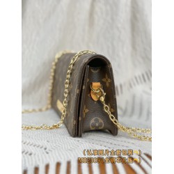 「M82509 A 級全鋼 パーソナライズドカスタム WALLET ON CHAIN LILY ハンドバッグ｜シャープなデザインと多機能性のモダンアイテム」 10.2×3.5×20.7cm