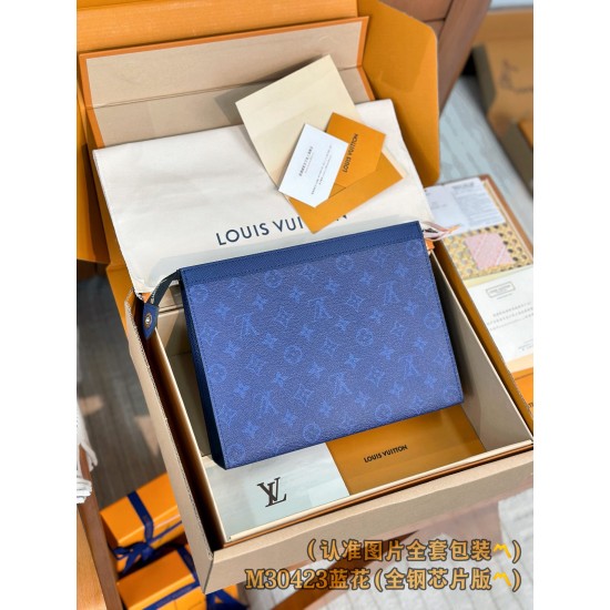M30423 ブルーモノグラム A 級全鋼️ パーソナライズドカスタム Pochette Voyage MM トラベルポーチ|Taïga 皮革 ×Monogram Eclipse キャンバス|ストラクチャードデザイン 27×21×6cm M30423 ブルーモノグラム A 級全鋼️ パーソナライズドカスタム Pochette Voyage MM トラベルポーチ|Taïga 皮革 ×Monogram Eclipse キャンバス|ストラクチャードデザイン 27×21×6cm