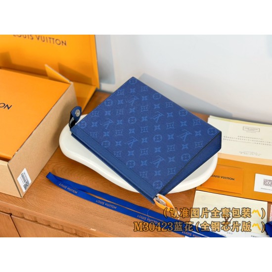M30423 ブルーモノグラム A 級全鋼️ パーソナライズドカスタム Pochette Voyage MM トラベルポーチ|Taïga 皮革 ×Monogram Eclipse キャンバス|ストラクチャードデザイン 27×21×6cm M30423 ブルーモノグラム A 級全鋼️ パーソナライズドカスタム Pochette Voyage MM トラベルポーチ|Taïga 皮革 ×Monogram Eclipse キャンバス|ストラクチャードデザイン 27×21×6cm