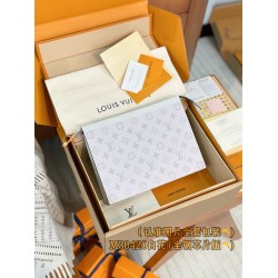 M30423 ホワイトモノグラム A 級全鋼 パーソナライズドカスタム Pochette Voyage MM トラベルポーチ｜Taïga 皮革 ×Monogram Eclipse キャンバス｜スタイリッシュ多用途 27×21×6cm