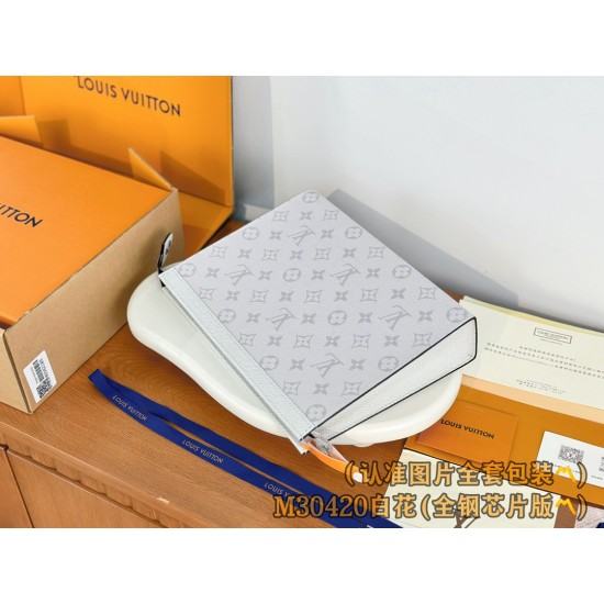 M30423 ホワイトモノグラム A 級全鋼 パーソナライズドカスタム Pochette Voyage MM トラベルポーチ|Taïga 皮革 ×Monogram Eclipse キャンバス|スタイリッシュ多用途 27×21×6cm M30423 ホワイトモノグラム A 級全鋼 パーソナライズドカスタム Pochette Voyage MM トラベルポーチ|Taïga 皮革 ×Monogram Eclipse キャンバス|スタイリッシュ多用途 27×21×6cm
