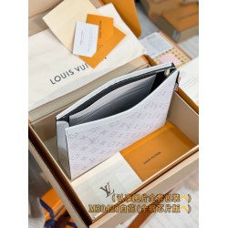M30423 ホワイトモノグラム A 級全鋼 パーソナライズドカスタム Pochette Voyage MM トラベルポーチ｜Taïga 皮革 ×Monogram Eclipse キャンバス｜スタイリッシュ多用途 27×21×6cm