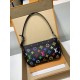 全鋼製 M13663G Pochette Accessoires ハンドバッグ|Louis Vuitton x 村上隆 コラボ カラフルな Monogram 柄 13×4×22cm 全鋼製 M13663G Pochette Accessoires ハンドバッグ|Louis Vuitton x 村上隆 コラボ カラフルな Monogram 柄 13×4×22cm