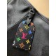 免税版 M13105G 全鋼製 Louis Vuitton x 村上隆 CarryAll Vibe ハンドバッグ|柔らかい羊革とカラフルな Monogram の魅力 30×15×39cm 免税版 M13105G 全鋼製 Louis Vuitton x 村上隆 CarryAll Vibe ハンドバッグ|柔らかい羊革とカラフルな Monogram の魅力 30×15×39cm