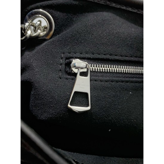 免税版 M12888G 全鋼製 CarryAll BB ハンドバッグ｜クリーンライン × 光沢メタルチェーンのエレガンス 17×10×26cm