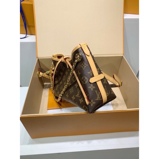 全鋼製 M13014G CarryAll BB ハンドバッグ｜Monogram キャンバス × 華やかなチェーンデコレーションのトレンド感 17×10×26cm