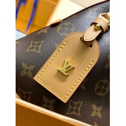 全鋼製 M13014G CarryAll BB ハンドバッグ｜Monogram キャンバス × 華やかなチェーンデコレーションのトレンド感 17×10×26cm
