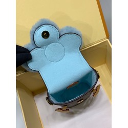 全鋼製 M12269G Vivienne スマートフォンケース｜Snow Show シリーズのウールファーアクセントとコレクターズバリュー 17.5×4.5×10cm
