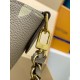 免税版 M13224G 全鋼製 今季の Boulog ハンドバッグ｜Monogram Embossed レザーで奏でる使いやすさと高級感 29×9.5×16cm