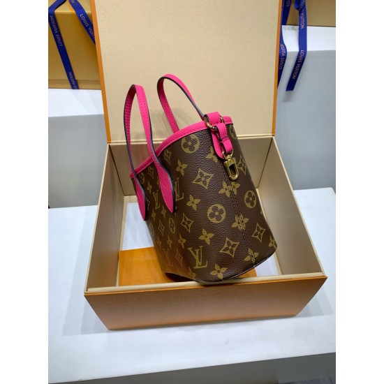 今季の Neverfull Bandoulière Inside Out BB ハンドバッグ｜デュアルフェイスで奏でるクラシックの革新 24×14×9cm