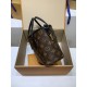 全鋼 M12099G Neverfull Bandoulière Inside Out BB ハンドバッグ｜両面仕様 × 着脱ポーチ × 斜め掛け、精緻なディテールで魅力満載 14 x 9 x 24 cm