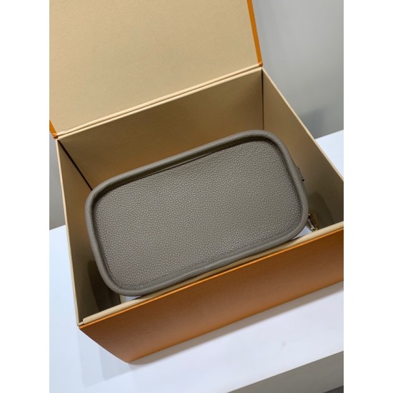 全鋼 M12109G Neverfull Bandoulière Inside Out BB ハンドバッグ｜両面仕様 × 着脱ポーチ × 斜め掛け、メタルアクセントで洗練感満載​ 14 x 9 x 24 cm
