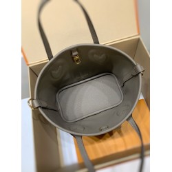全鋼 M12109G Neverfull Bandoulière Inside Out BB ハンドバッグ｜両面仕様 × 着脱ポーチ × 斜め掛け、メタルアクセントで洗練感満載​ 14 x 9 x 24 cm