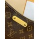 全鋼 M83008 Liv Poch ette｜Monogram キャンバス × 金色チェーン × 天然牛革、ダブルファスナーでセキュアなスタイリッシュバッグ​ 24.4×13.5×6.6cm