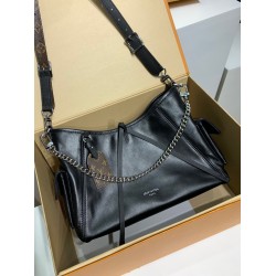 全鋼 M24861G CarryAll Cargo スモールハンドバッグ｜柔らかい羊革 × 微細シワ効果、日中から夜間まで対応するスタイリング自在な逸品​ 33.5×23×15cm