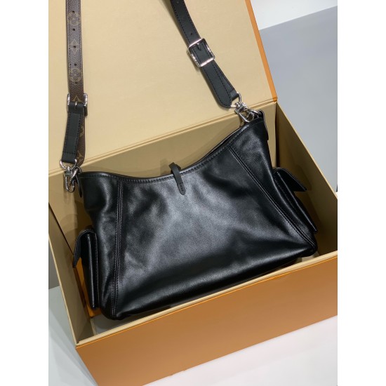 全鋼 M24861G CarryAll Cargo スモールハンドバッグ｜柔らかい羊革 × 微細シワ効果、日中から夜間まで対応するスタイリング自在な逸品​ 33.5×23×15cm