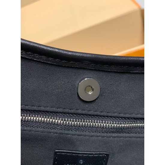 全鋼 M24861G CarryAll Cargo スモールハンドバッグ｜柔らかい羊革 × 微細シワ効果、日中から夜間まで対応するスタイリング自在な逸品​ 33.5×23×15cm
