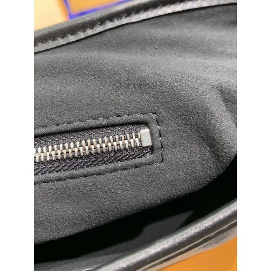 全鋼 M24861G CarryAll Cargo スモールハンドバッグ｜柔らかい羊革 × 微細シワ効果、日中から夜間まで対応するスタイリング自在な逸品​ 33.5×23×15cm