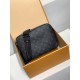 全鋼 M69443G Trio ポストマンバッグ｜Monogram Eclipse キャンバス × モノトーングレー柄、着脱ポーチとコインケースで実用性抜群​ 25×18.5×7cm