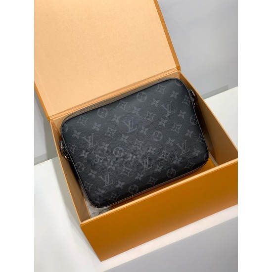 全鋼 M69443G Trio ポストマンバッグ｜Monogram Eclipse キャンバス × モノトーングレー柄、着脱ポーチとコインケースで実用性抜群​ 25×18.5×7cm