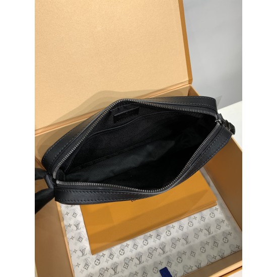 全鋼 M69443G Trio ポストマンバッグ｜Monogram Eclipse キャンバス × モノトーングレー柄、着脱ポーチとコインケースで実用性抜群​ 25×18.5×7cm