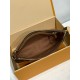 全鋼 M82766 Monogram キャンバス Pochette Accessoires|着脱式レザーストラップ × ゴールドチェーン、収納力抜群のコンパクトバッグ 23.5×13.5×4cm 全鋼 M82766 Monogram キャンバス Pochette Accessoires|着脱式レザーストラップ × ゴールドチェーン、収納力抜群のコンパクトバッグ 23.5×13.5×4cm